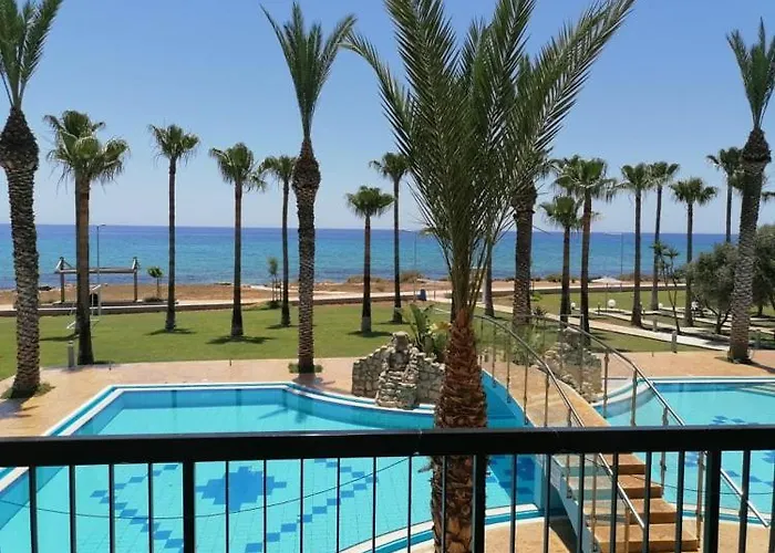 アパートホテル Simos Magic Apts