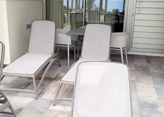 アパートホテル Simos Magic Apts 3*