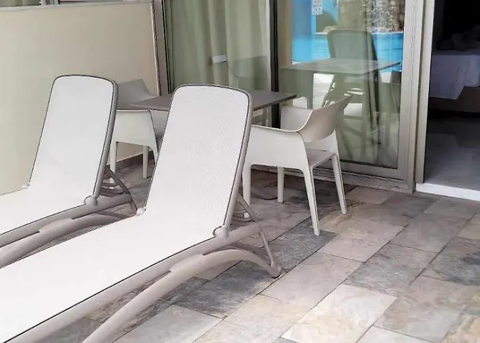 Ξενοδοχείο με διαμερίσματα Simos Magic Apts Αγία Νάπα